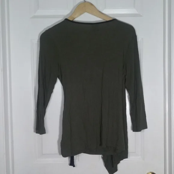 Bobeau Tipped Wrap Top Olive/Black Size L - Picture 8 of 10
